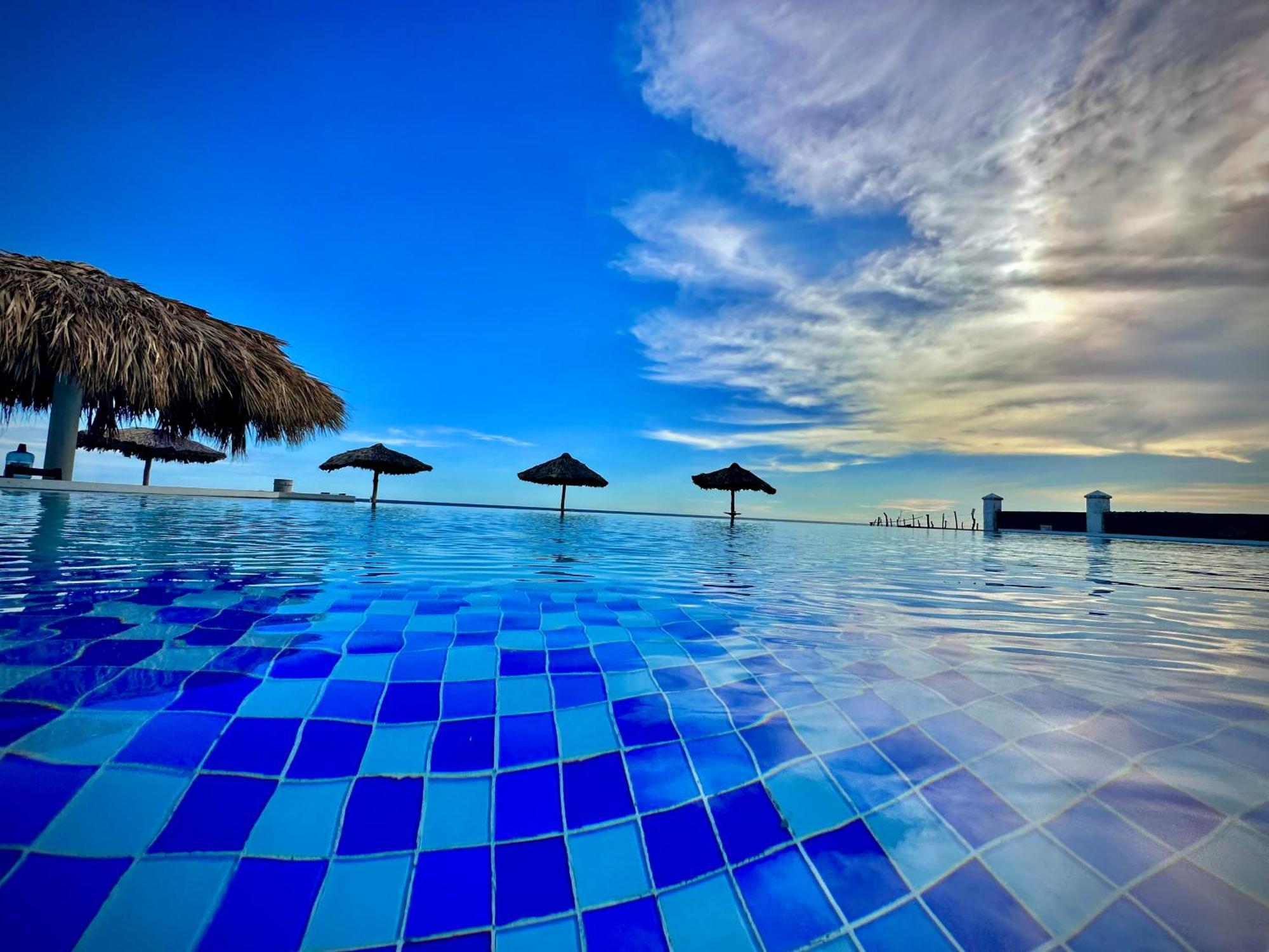 Hotel Tesoro Beach San Luis La Herradura Luaran gambar